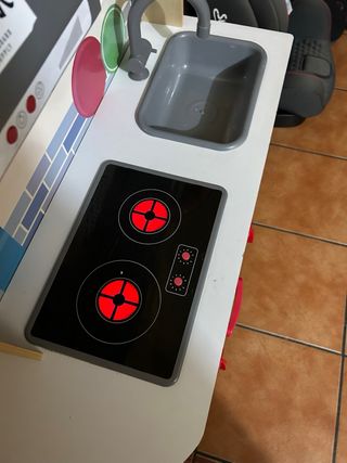 Piccola cucina in legno per bambini