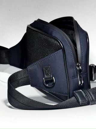 “ORIGINAL” el bolso riñonera de Emporio Armani