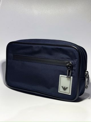 “ORIGINAL” el bolso riñonera de Emporio Armani