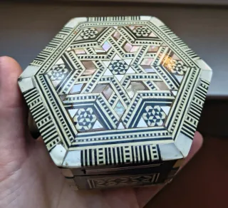 Porta oggetti esagonale intarsiato