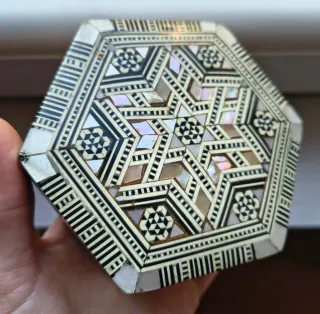 Porta oggetti esagonale intarsiato