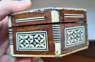 Porta oggetti esagonale intarsiato