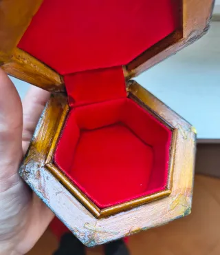 Porta oggetti esagonale intarsiato