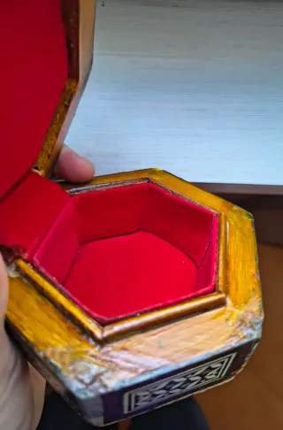 Porta oggetti esagonale intarsiato