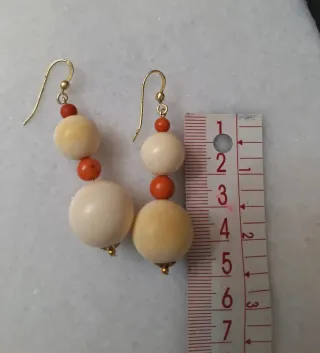 Pendientes colgantes beige y naranja