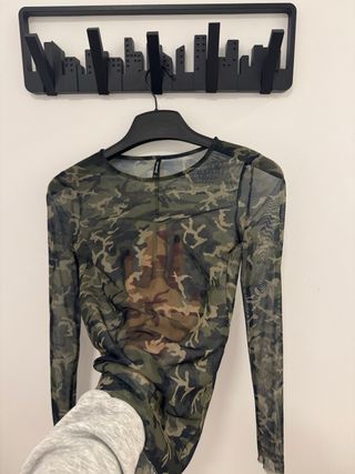 Camiseta Malla Camuflaje Stradivarius Talla S