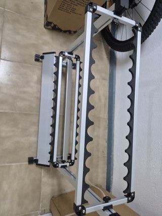 Soporte 24 cañas pesca Tika Sports