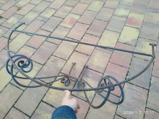 Mesas forja pared nuevas,