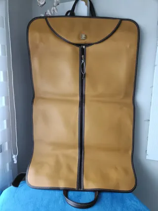 Portatrajes de cuero sintético sin uso