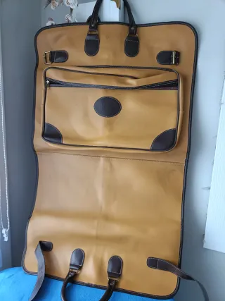 Portatrajes de cuero sintético sin uso