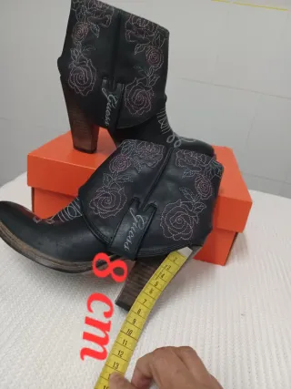 Botines Guess Negros con Flores
