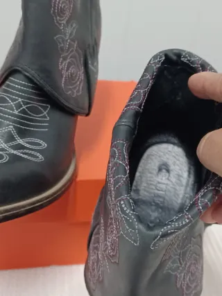 Botines Guess Negros con Flores