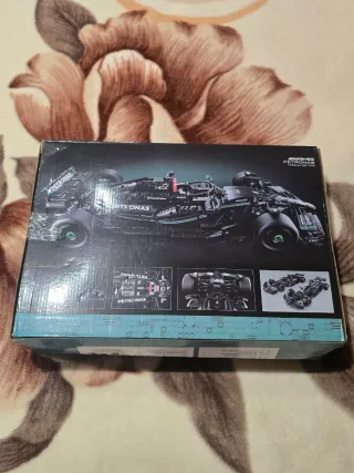 Mercedes-AMG F1 W14 Technic 1:8 + Mando