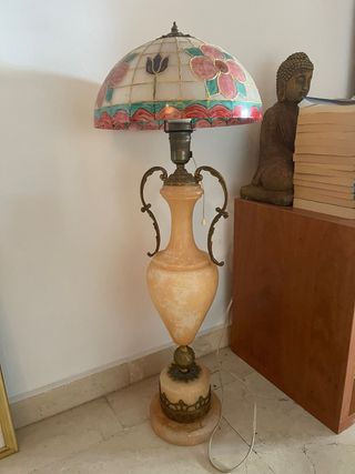 Lámpara antigua de mármol y cristal