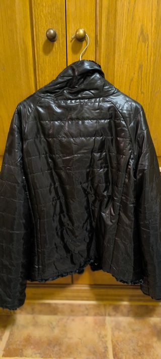 Chaqueta Puffer Negra con Pelo Suave