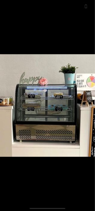 Vitrina Exhibidora Refrigerada marca EDENOX