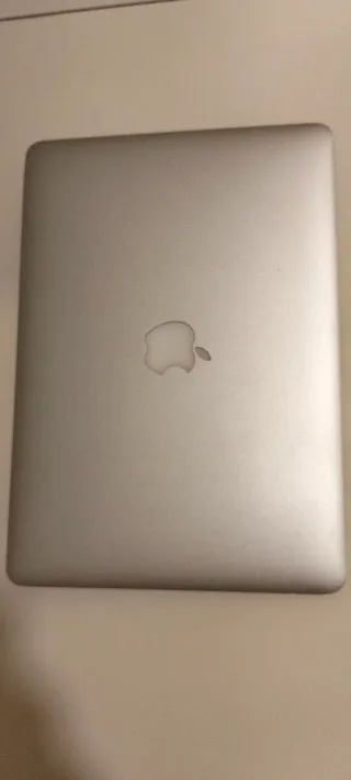 MacBook Air 13' mediados 2011 cargador y caja .