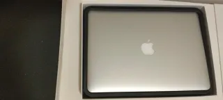 MacBook Air 13' mediados 2011 cargador y caja .