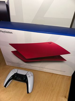 Consola PlayStation 5 PS5 Roja y Negra