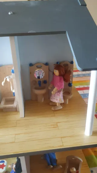 Casa de muñecas de madera desmontable