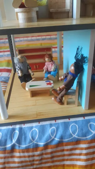 Casa de muñecas de madera desmontable