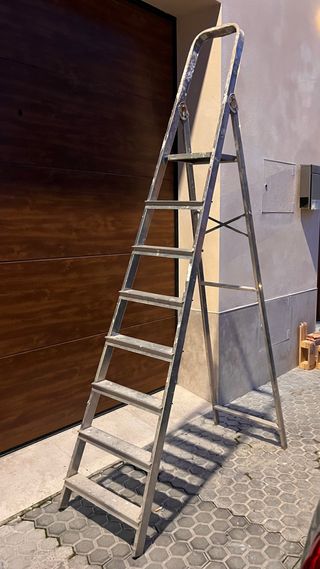Escalera de aluminio 8 peldaños