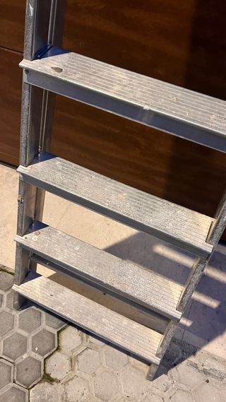 Escalera de aluminio 8 peldaños