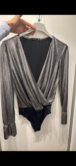 Body Bershka plateado escote V