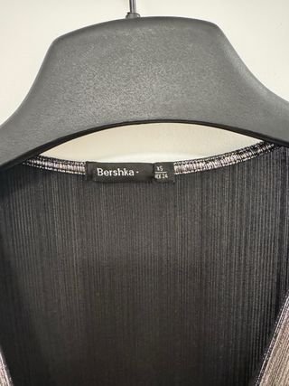 Body Bershka plateado escote V