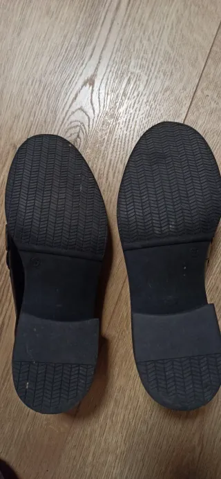 Mocasines de cuero negro con adorno con hebilla