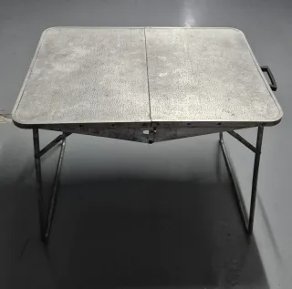 Tavolo da picnic pieghevole vintage in metallo