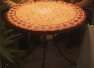 Mesita forjada con mosaico