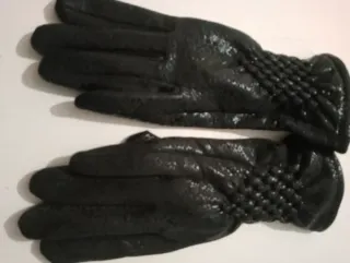 Guantes negros brillantes diseño pitón