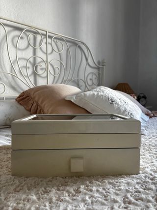 Joyero Zara Home blanco con cajón