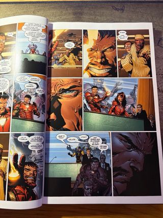 Vengadores Desunidos-Marvel Deluxe