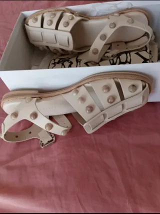 Sandalias planas FREDA SALVADOR crema