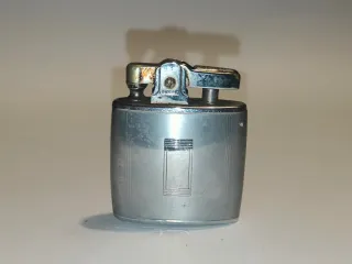 Mechero antiguo metal