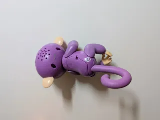 Fingerlings Mono Bebé Interactivo Morado