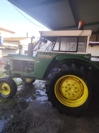 Tractor John Deere 2030 con aperos