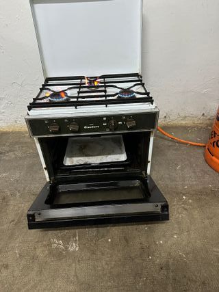 Cocina de gas butano con horno