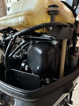 Motor Suzuki 4T 6CV fueraborda