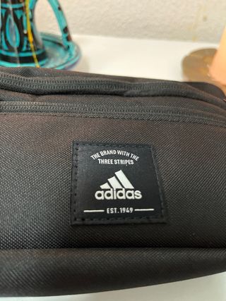 Riñonera Adidas Negra