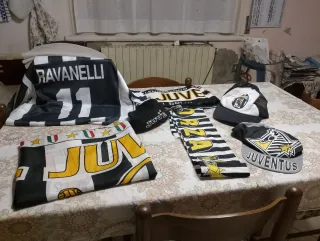 Gadget Juventus: Sciarpa, Cappellini, Bandiera