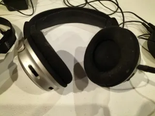 2 auriculares Inalámbricos SONY + 1 Emisor