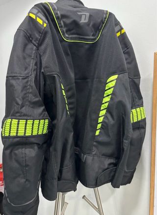 Chaqueta de moto con protecciones