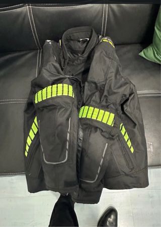 Chaqueta de moto con protecciones