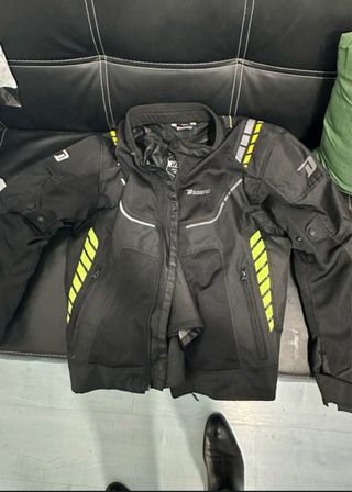 Chaqueta de moto con protecciones