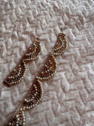 Conjunto de collar y pulsera plateados