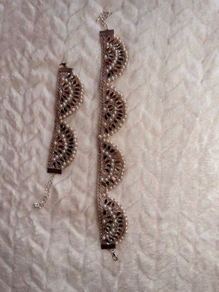 Conjunto de collar y pulsera plateados
