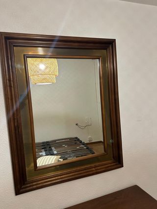 Cómoda y espejo de madera CORRE PRISA